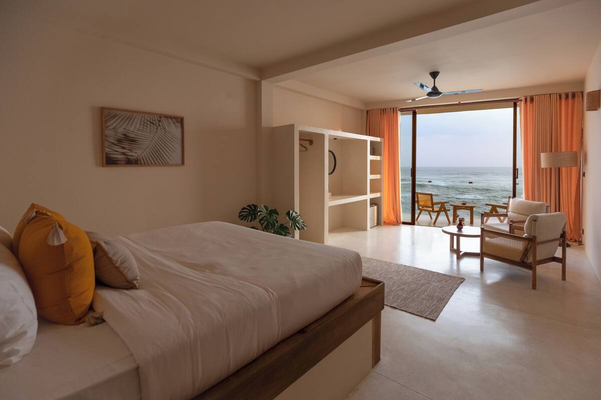 In-room safe, blackout curtains, free WiFi, bed sheets