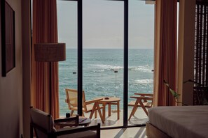 Double Room, Bathtub | In-room safe, blackout drapes, free WiFi, bed sheets