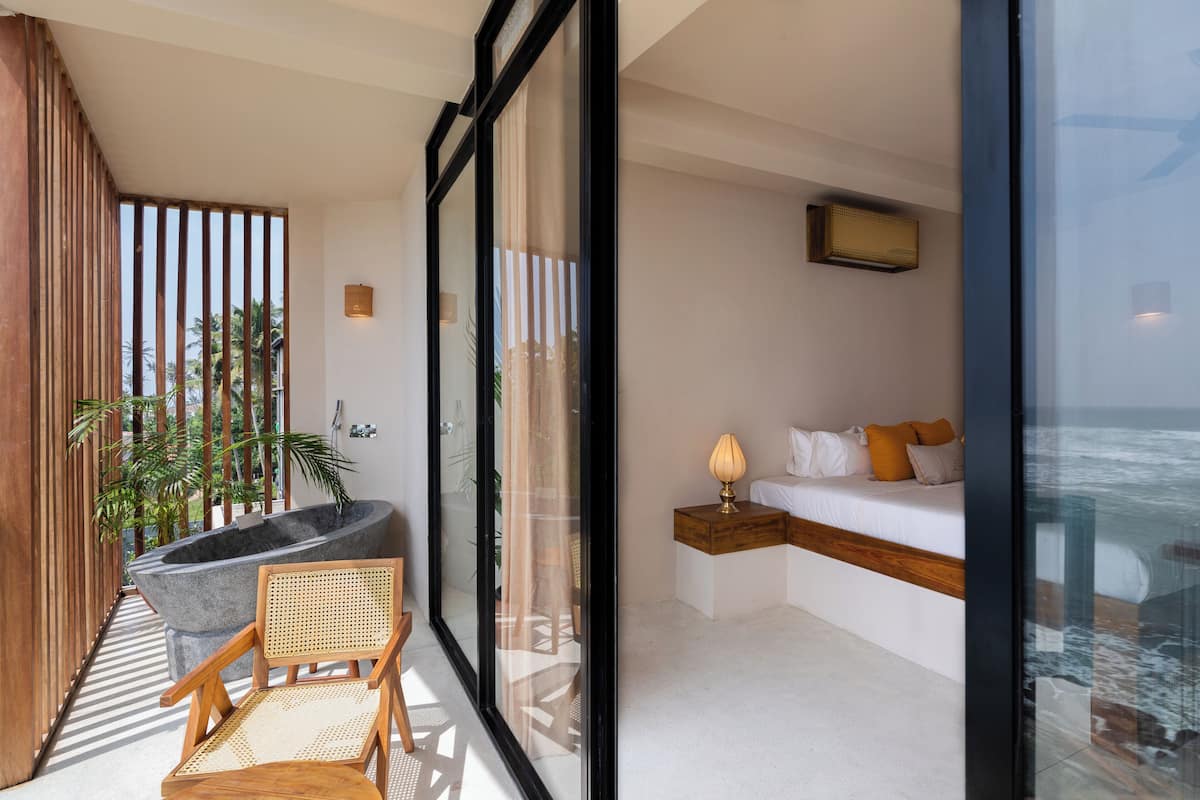 In-room safe, blackout curtains, free WiFi, bed sheets