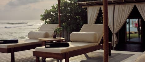 Outdoor pool, sun loungers