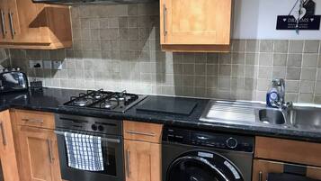 Apartment, 1 Bedroom, Patio, City View | Interior