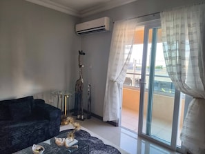 Apartment, 2 Bedrooms, Accessible, Balcony | Living room