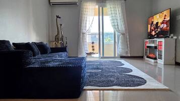 Apartment, 2 Bedrooms, Accessible, Balcony | Living room