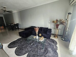 Appartement, 2 chambres, accessible aux personnes à mobilité réduite, balcon | Salle de séjour