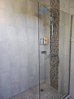 Apartment, 2 Bedrooms, Accessible, Balcony | Bathroom