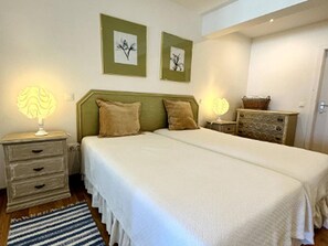 House | 2 bedrooms, individually furnished, bed sheets - Holiday Home in Porto da Cruz With Garden (Machico)