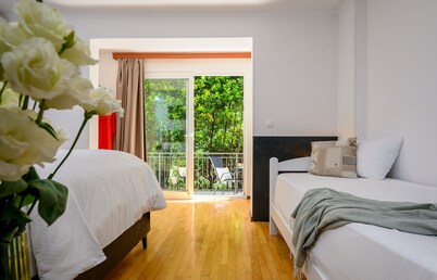 Yellow house with private parking