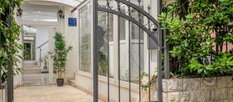 Yellow house with private parking