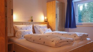2 Schlafzimmer, Reisekinderbett, WLAN, Bettwäsche