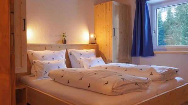 2 Schlafzimmer, Reisekinderbett, WLAN, Bettwäsche