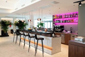 Bar (on property) - Hotel Le Parc (Wiener Neustadt)