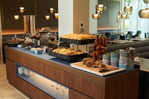 Daily buffet breakfast (EUR 19.50 per person)
