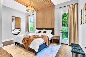 4 bedrooms, desk, iron/ironing board, WiFi