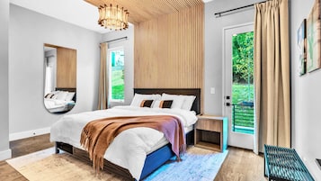 4 bedrooms, desk, iron/ironing board, WiFi