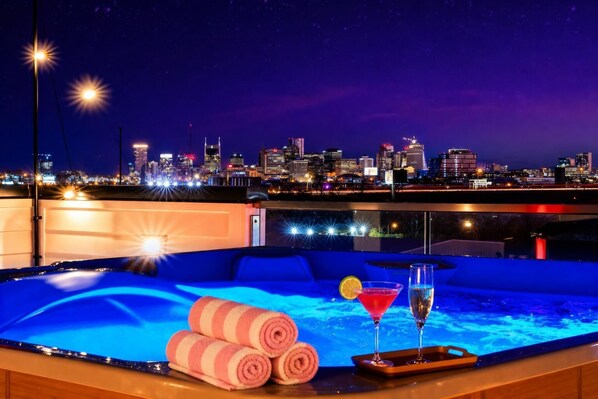 Outdoor spa tub