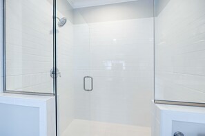 Shower, hair dryer, towels, shampoo