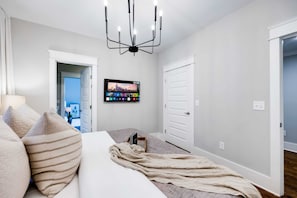 4 bedrooms, desk, iron/ironing board, WiFi