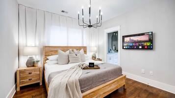 4 bedrooms, desk, iron/ironing board, WiFi