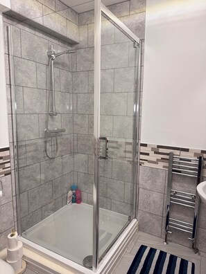 Hair dryer, towels, soap, shampoo - Cosy studio- 15mins to Central London! (London)