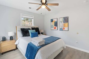 3 bedrooms, desk, iron/ironing board, WiFi - Minutes to Downtown & Park Circle | Cozy Stay (North Charleston)