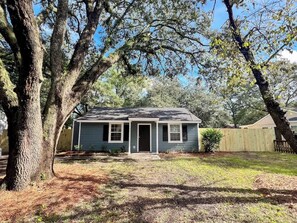 Exterior - Minutes to Downtown & Park Circle | Cozy Stay (North Charleston)