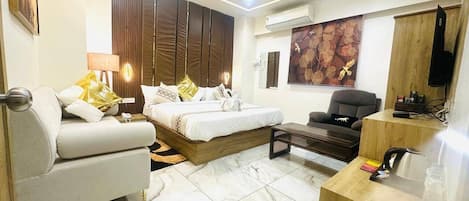 Luxury Room | Free WiFi, bed sheets