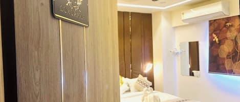 Luxury Room | WiFi (free), bed sheets