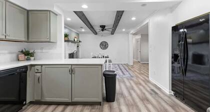 6BR Family Home by Grand Park