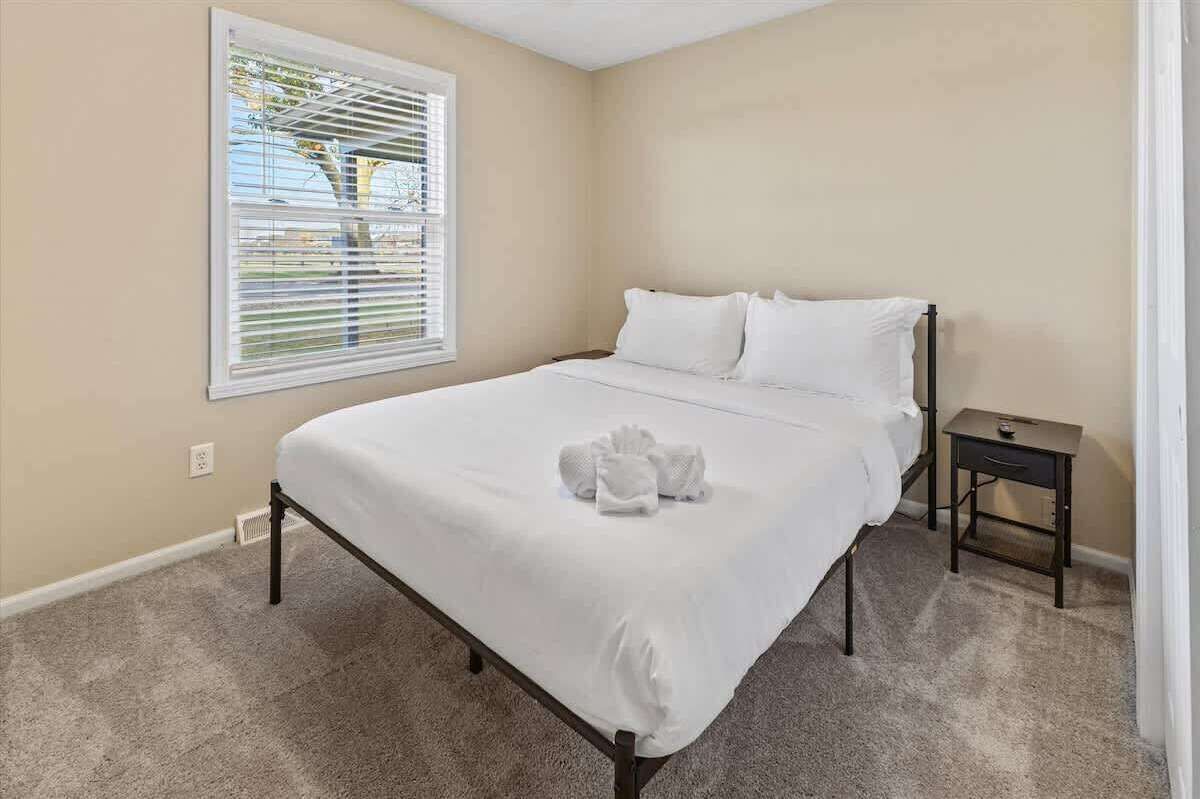 6 bedrooms, iron/ironing board, WiFi, bed sheets