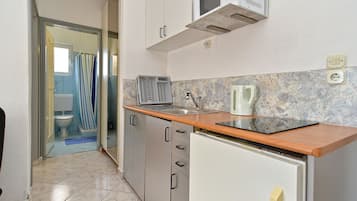 Apartment, Balcony | Private kitchen