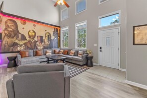 Interior - Spacious Town Home near ICC (Indianapolis)