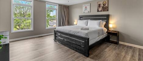 3 عدّة غرف نوم ومكواة/لوح كي وواي فاي وملاءات أسرّة