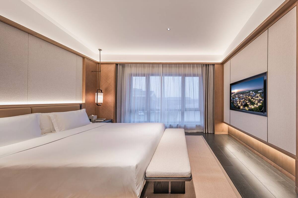 Suite, 1 King Bed, Garden View | Down duvets, in-room safe, blackout curtains, iron/ironing board