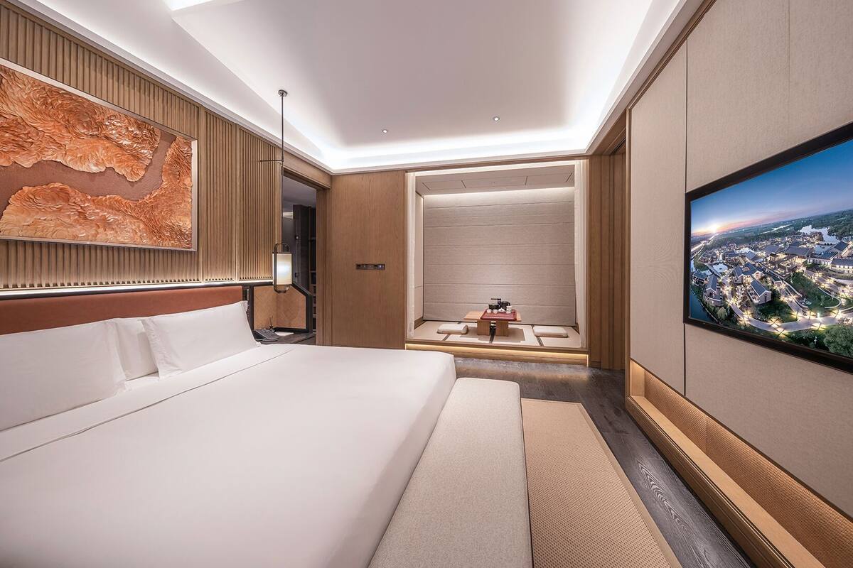Villa, 1 King Bed, Lakeside (Homm) | Down duvets, in-room safe, blackout curtains, iron/ironing board