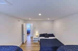 4 bedrooms, iron/ironing board, WiFi, bed sheets