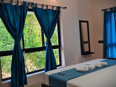 Dui Kanya Henshel Ghar