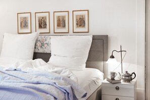 5 bedrooms, desk, iron/ironing board, travel cot