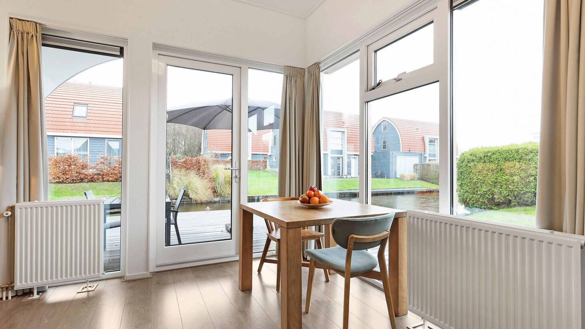 Bungalow (2C-bungalow) | Dining