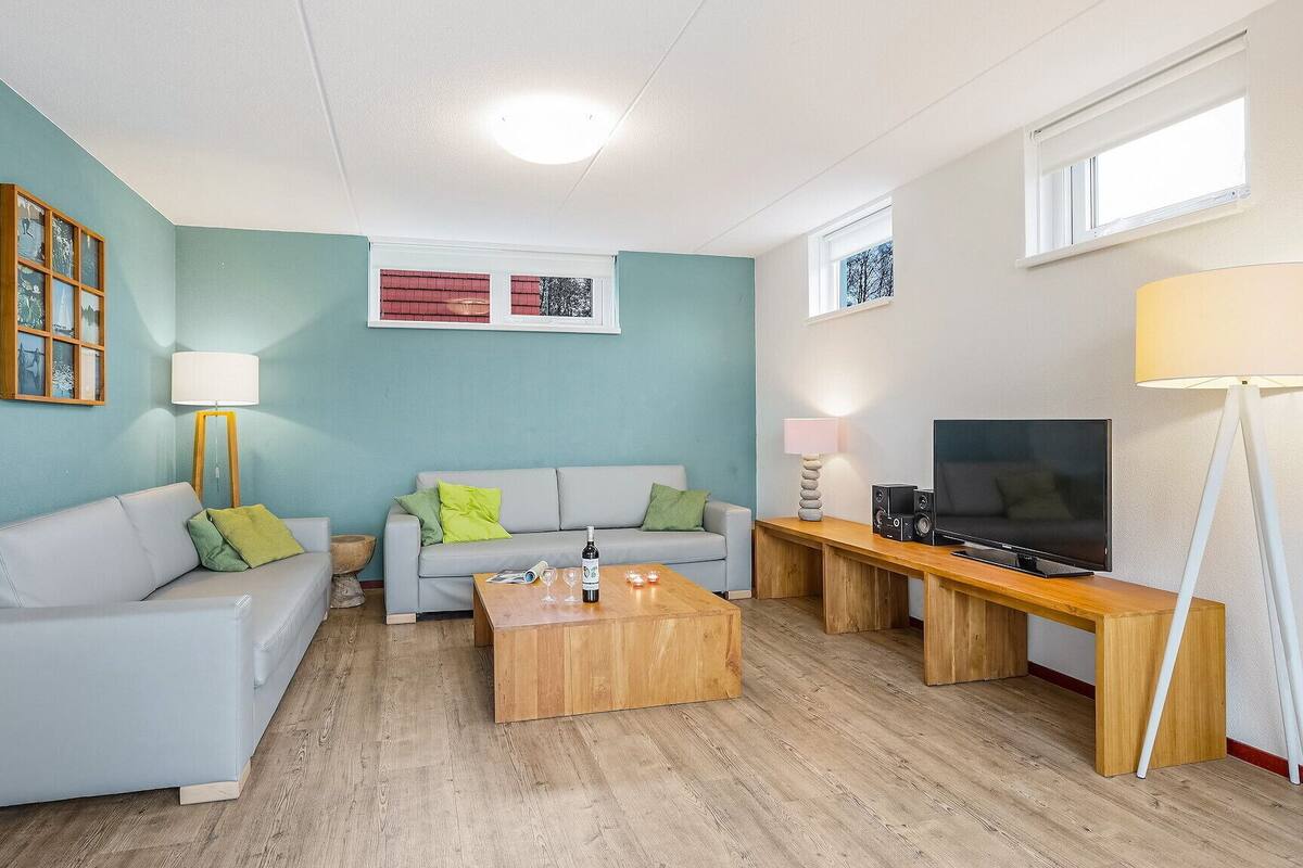 Bungalow (10LZ-bungalow) | Living room | TV