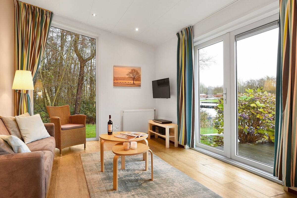 Chalet (4B2-chalet) | Living room | TV