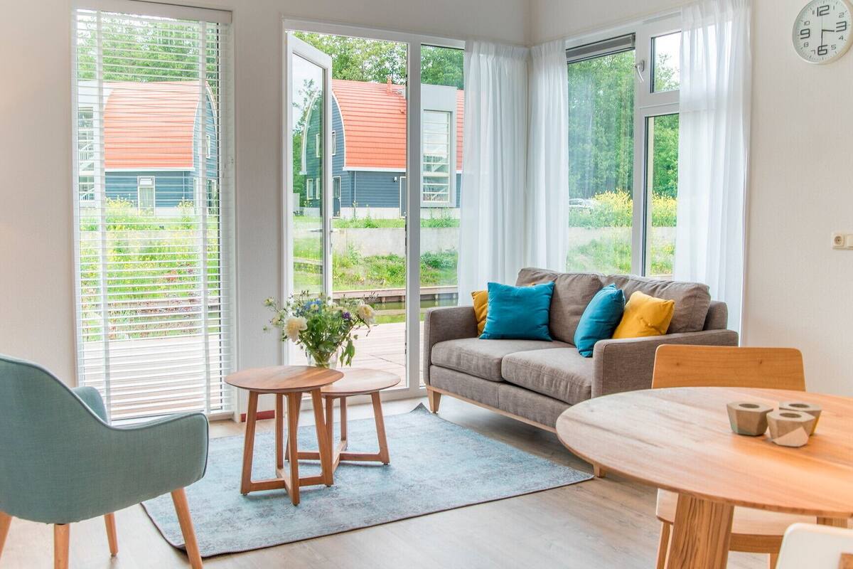 Bungalow (2L-bungalow) | Living room | TV