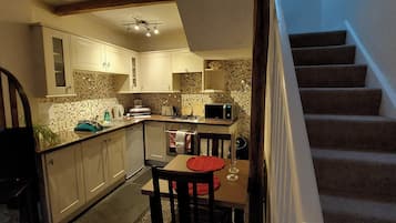 Nhà | Bếp riêng | Tủ lạnh, lò vi sóng, lò nướng, bếp nấu