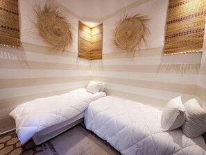4 bedrooms, WiFi, bed sheets