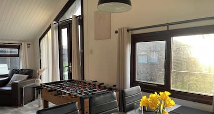 Cosy 3 Bedroom Wooden Lodge in South Cerney