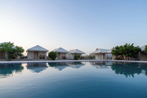 A pool area with several tents and a clear sky. - Desert Fortune Resort (Jaisalmer)