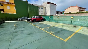 Estacionamento sem manobrista (sujeito a cobrança): EUR 10 por diária