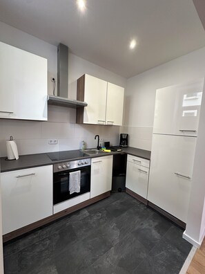 Réfrigérateur, four, plaque de cuisson, lave-vaisselle