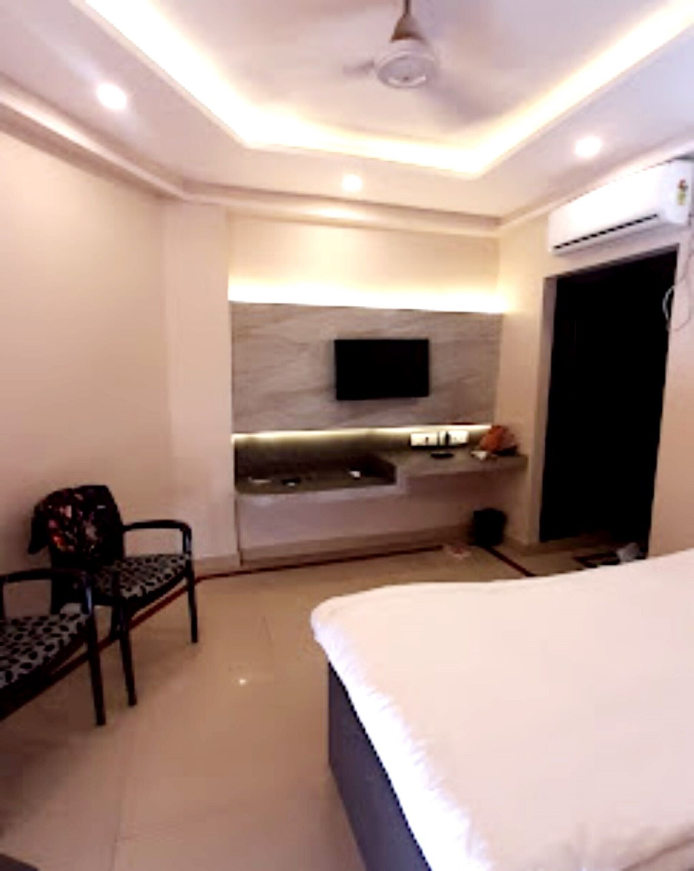 Royal Double Room, City View, Executive Level | Free WiFi, bed sheets