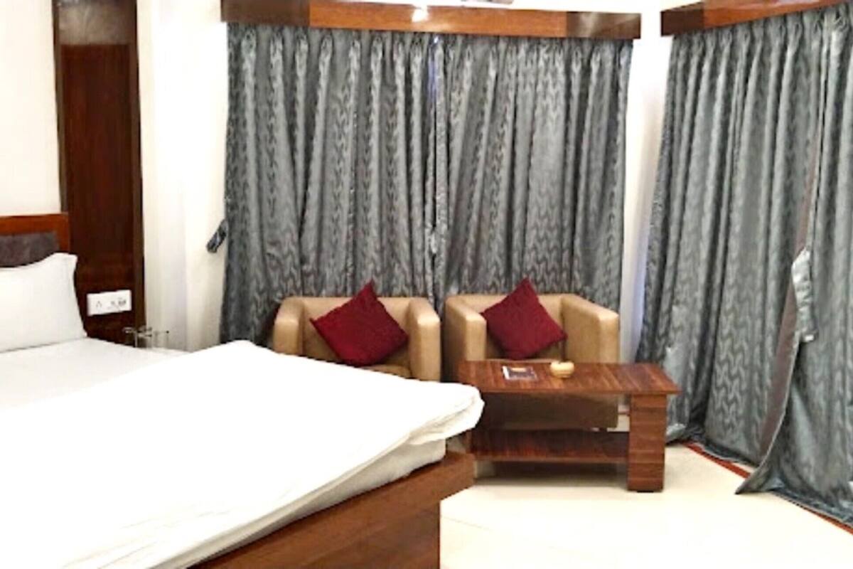 WiFi (free), bed sheets