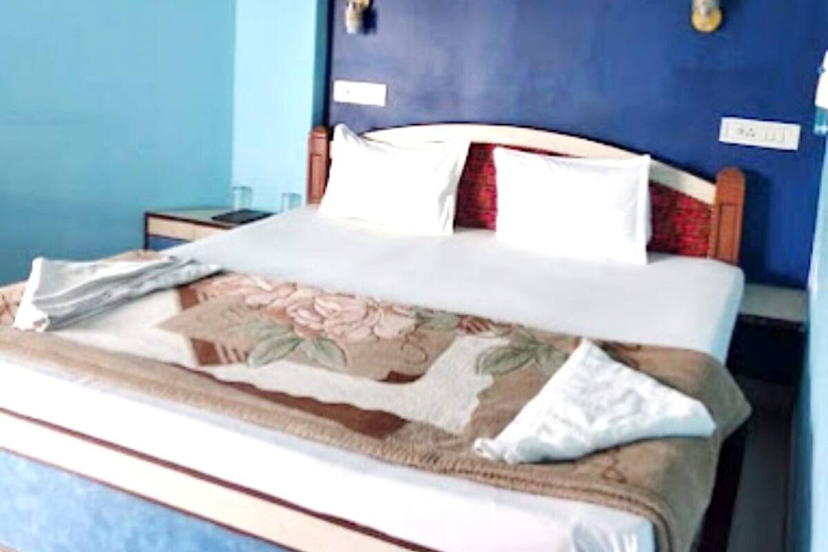 WiFi (free), bed sheets